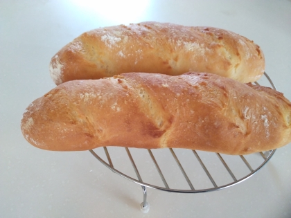 家庭でこんな簡単にフランスパンが焼けてしまうなんてすごい！しかもとっても美味しい！レシピ感謝です❗