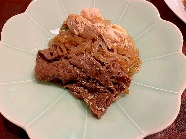 牛赤身肉と焼き豆腐の肉豆腐