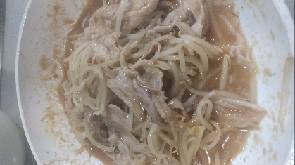 豚肉ともやしのにんにく炒め