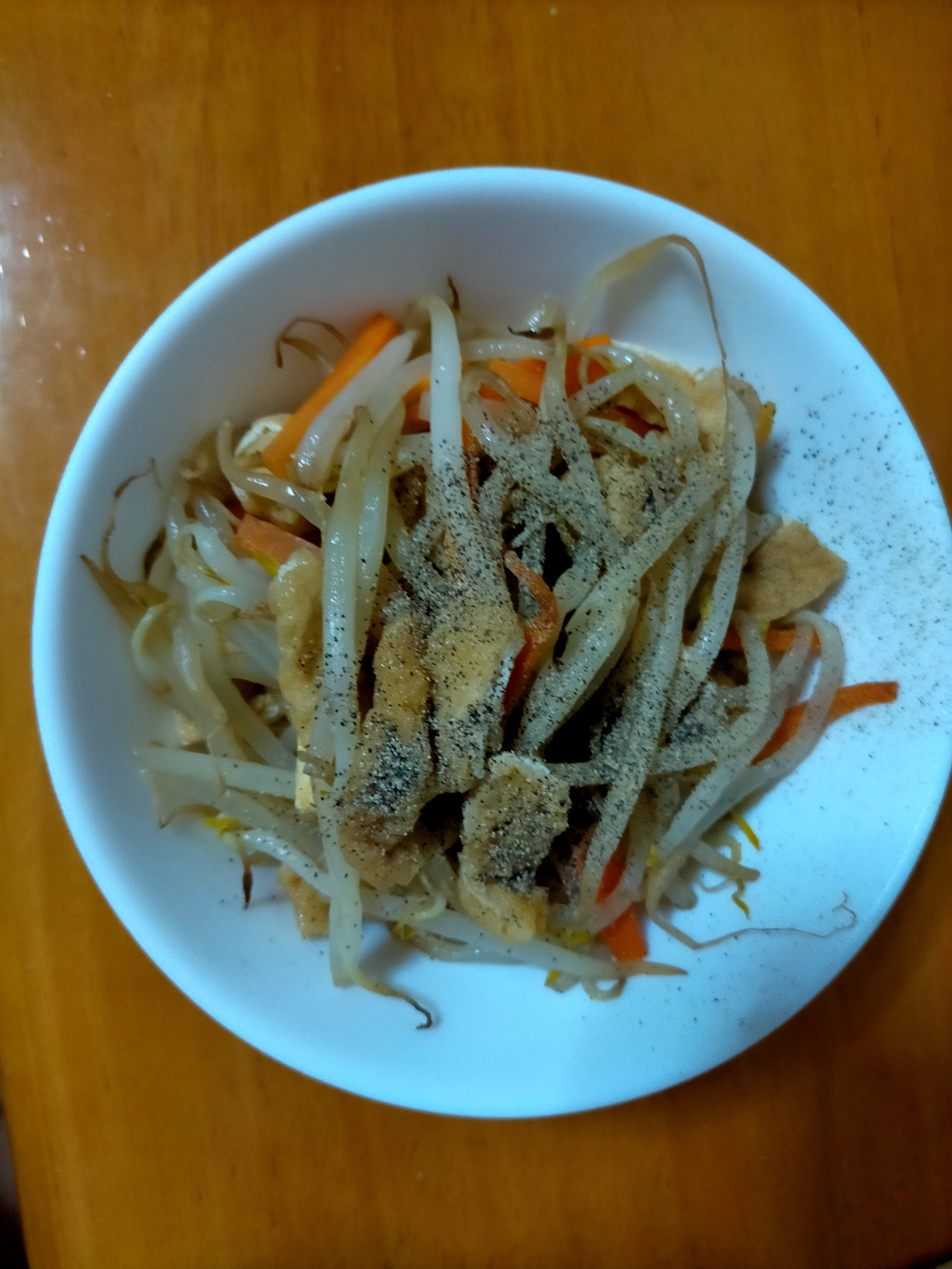 つまみにも！もやしと油揚げと人参炒め