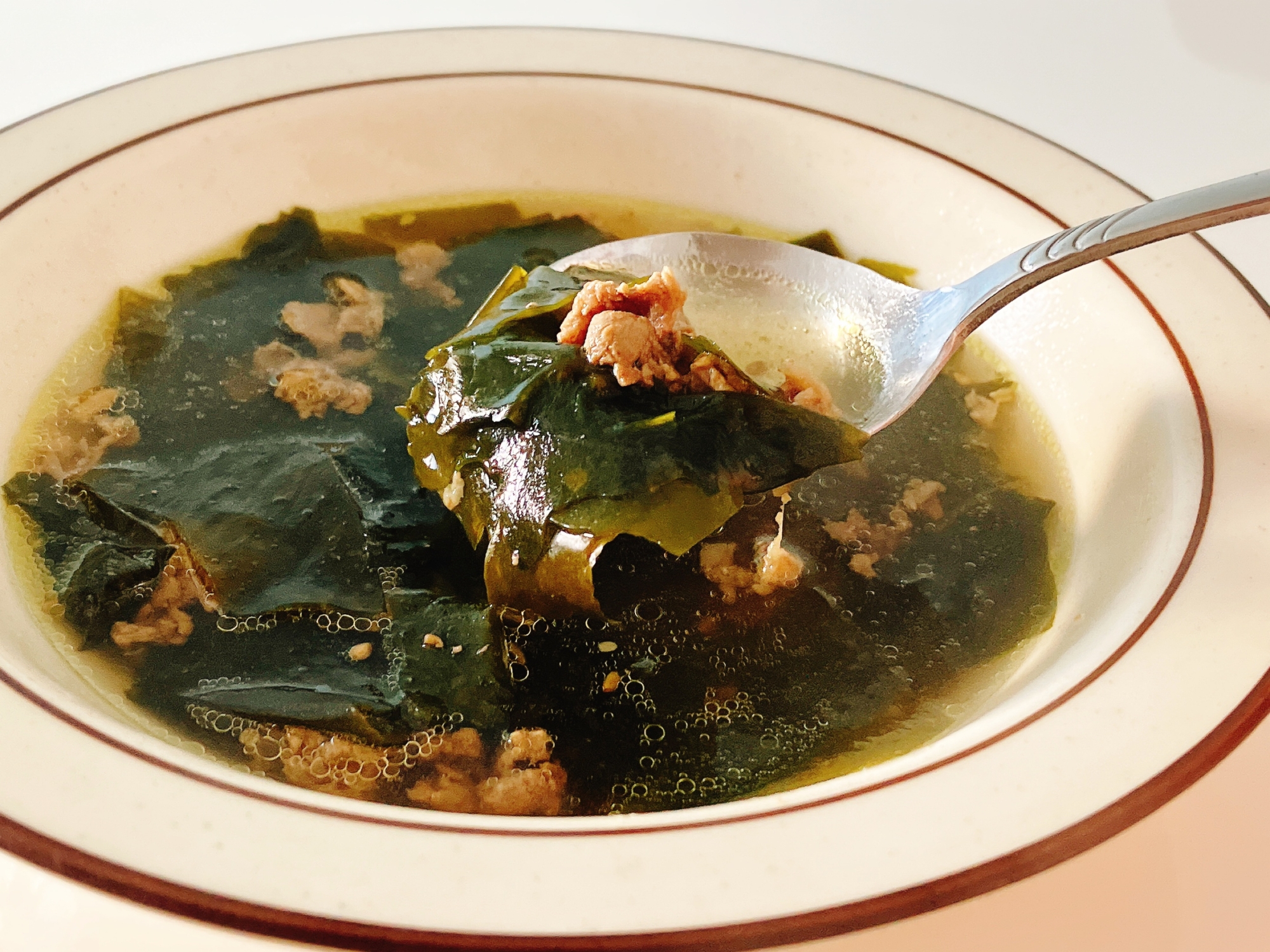 牛肉とワカメの韓国風スープ