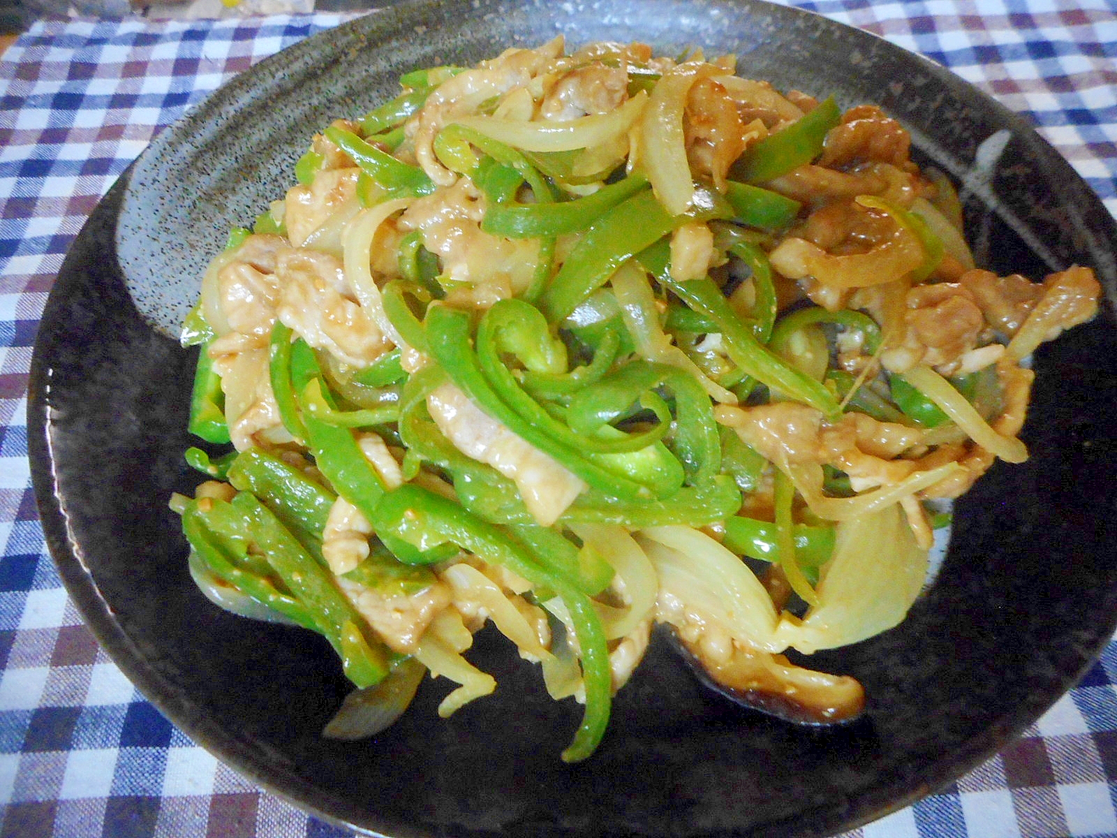 豚肉玉ねぎピーマンの細切り味噌炒め