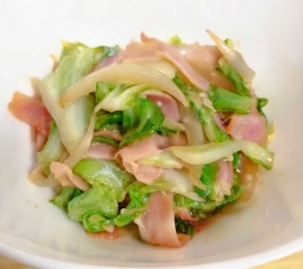 簡単副菜【ベーコンとキャベツの甘辛味噌炒め】