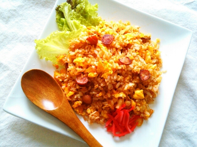 キムチの漬け汁とめんつゆで簡単♪キムチチャーハン♡