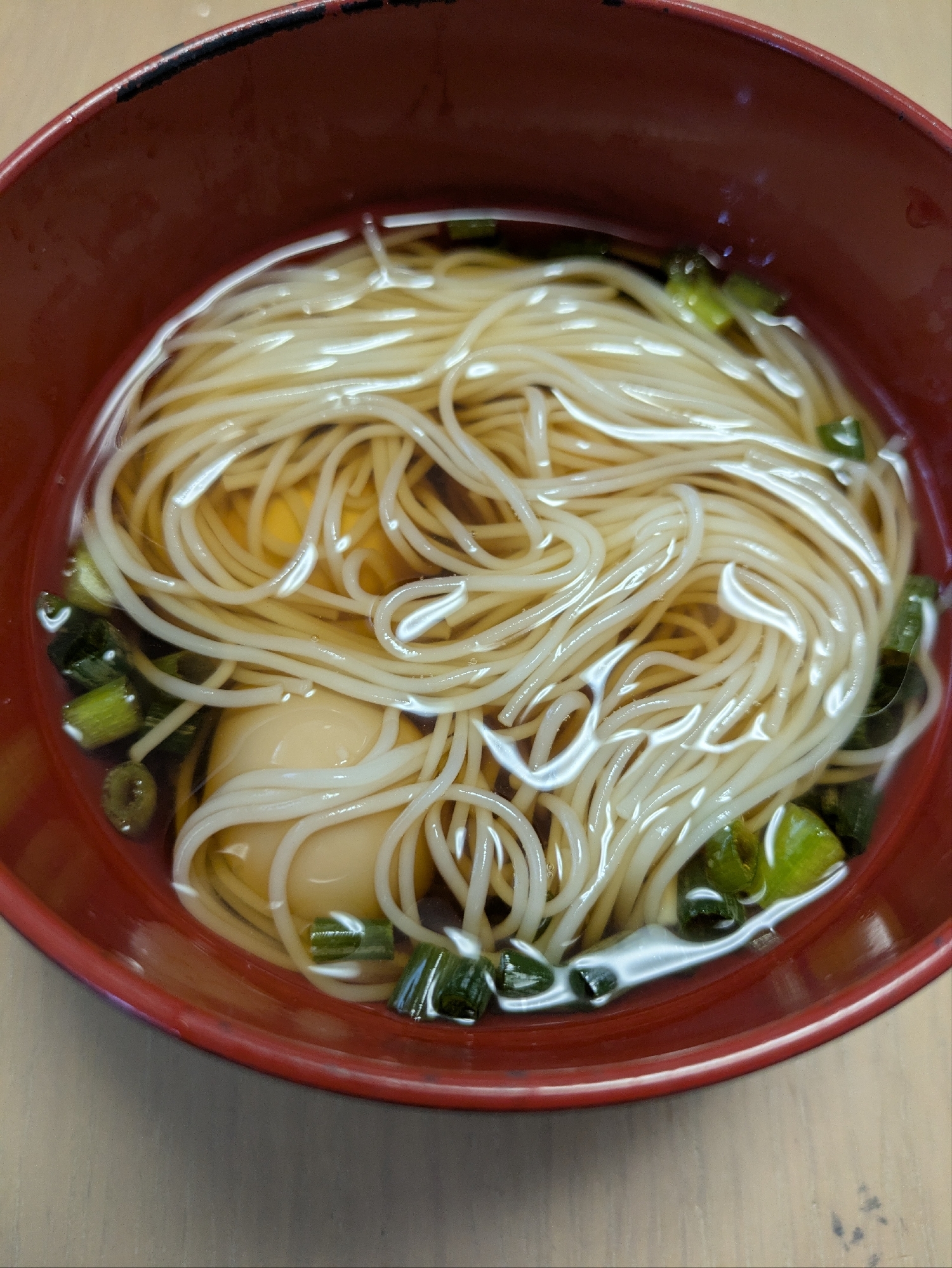 そうめんと味付けうずらの卵
