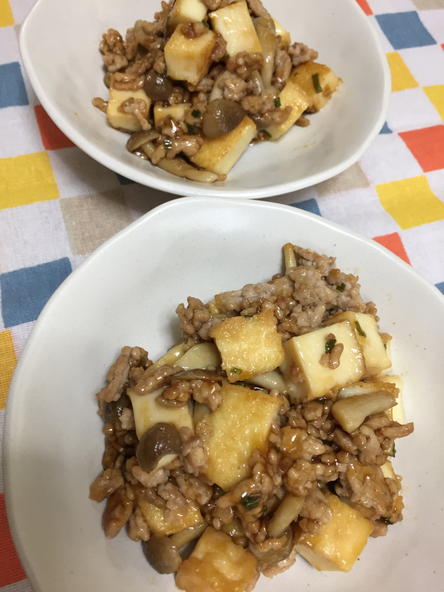 豚ひき肉と厚揚げとシメジの炒め物