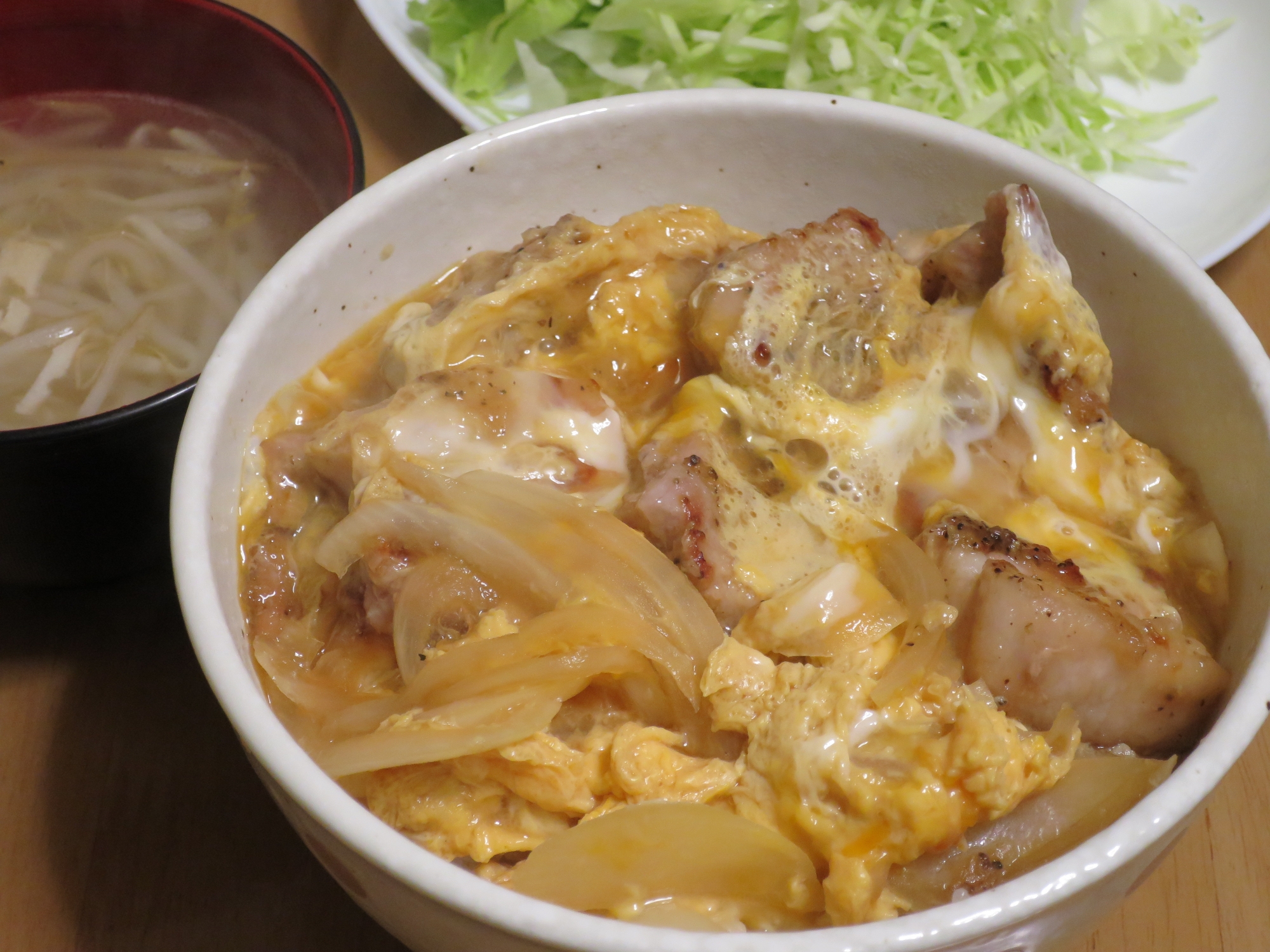 バラ肉安いからつくってみた、バラ肉玉子とじ丼