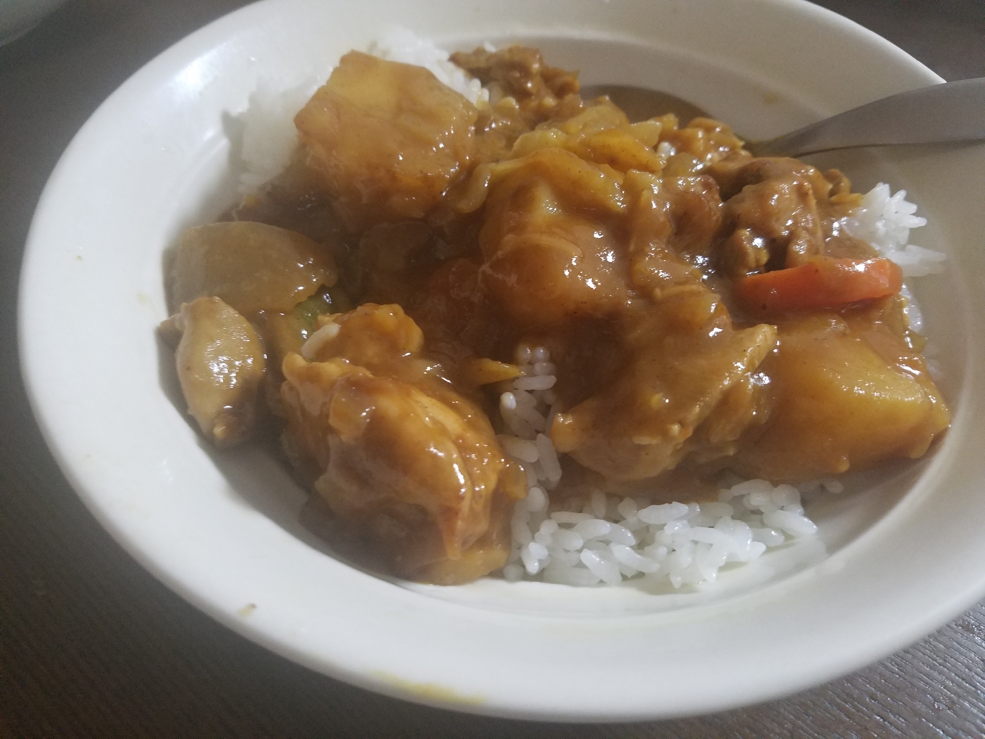 丁寧な処理が肝心。鶏モモチキンカレー