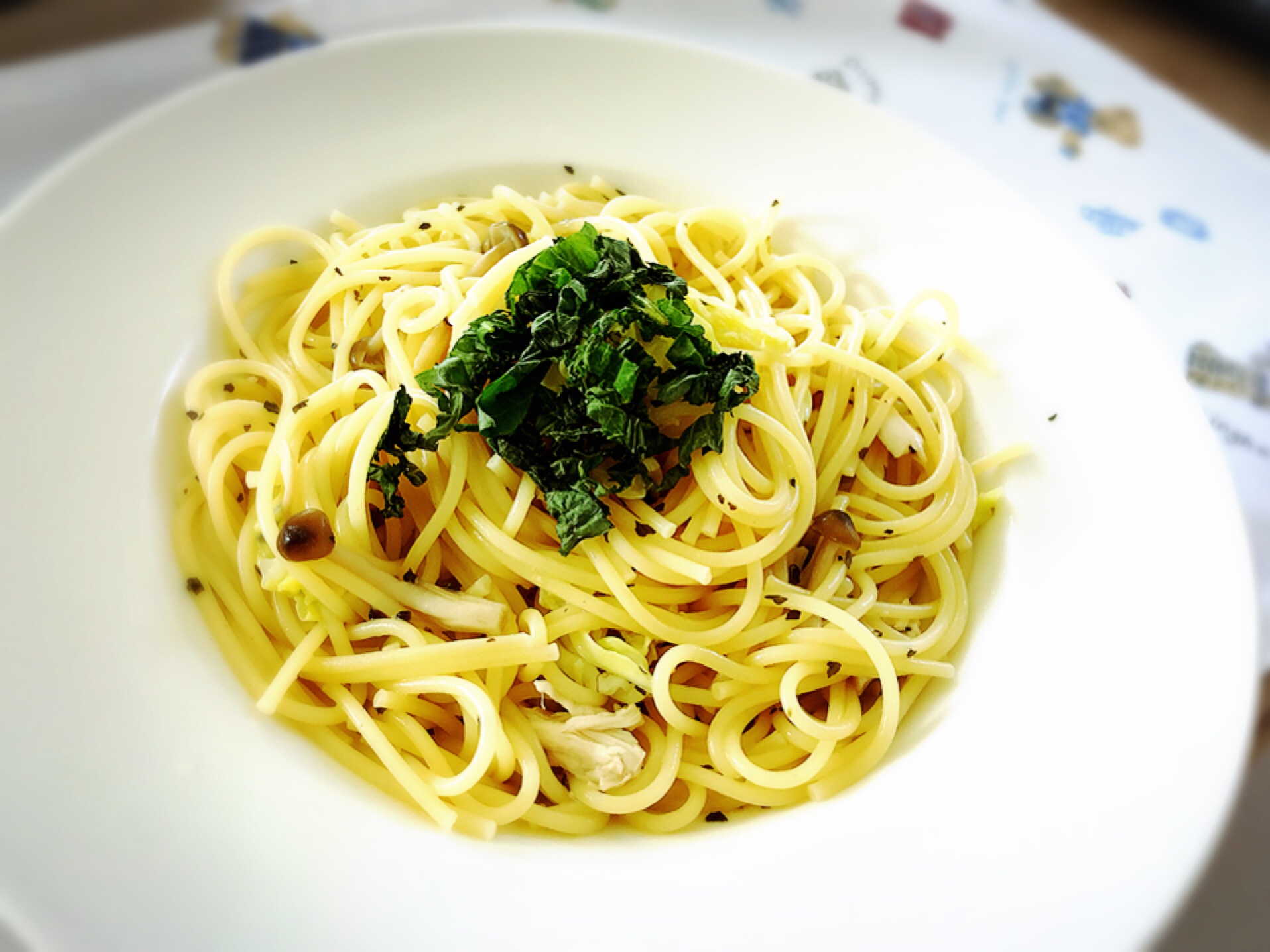 簡単！蒸し鶏ときのこのガーリックパスタ