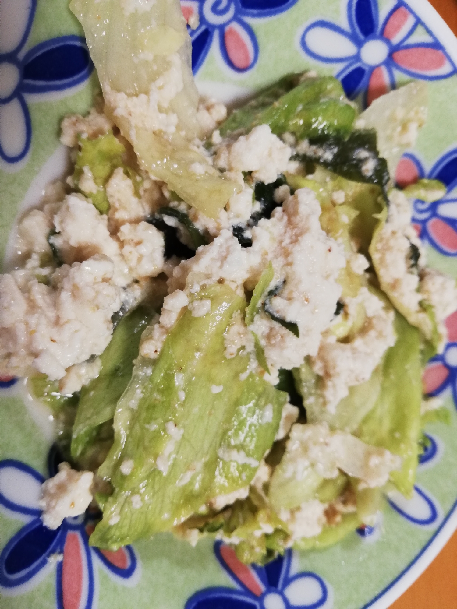 サラダ(豆腐、レタス、ワカメ)