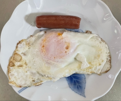 目玉焼きとウインナー