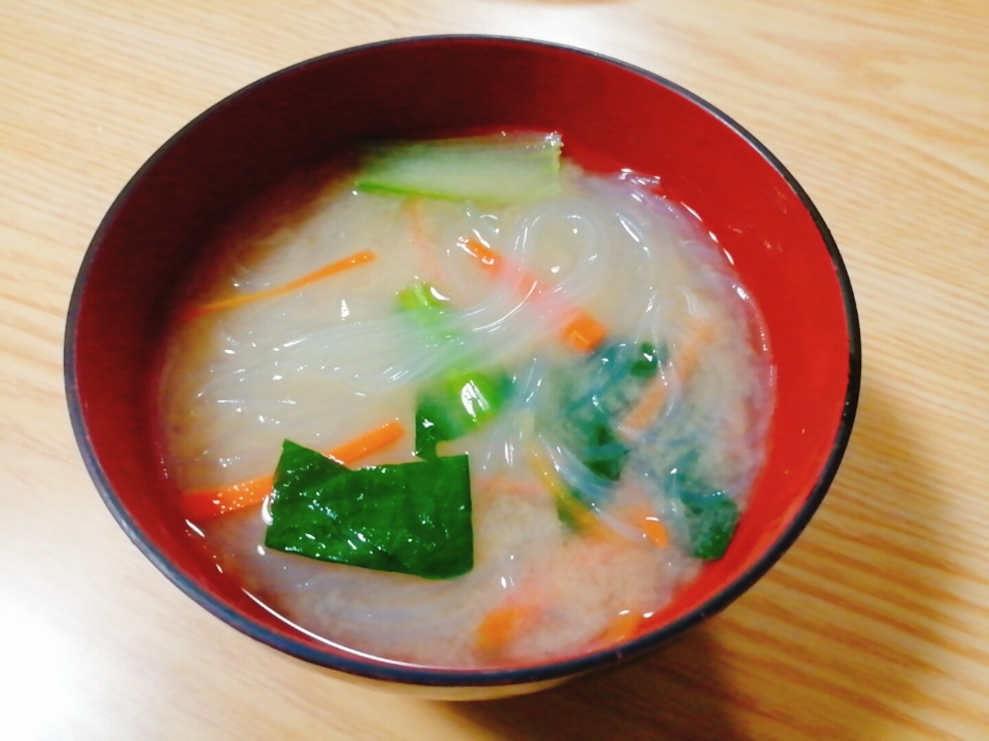 春雨と人参と小松菜の味噌汁