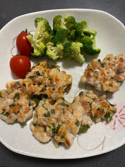 梅肉と青じそでさっぱり！居酒屋の鶏つくね焼き☆