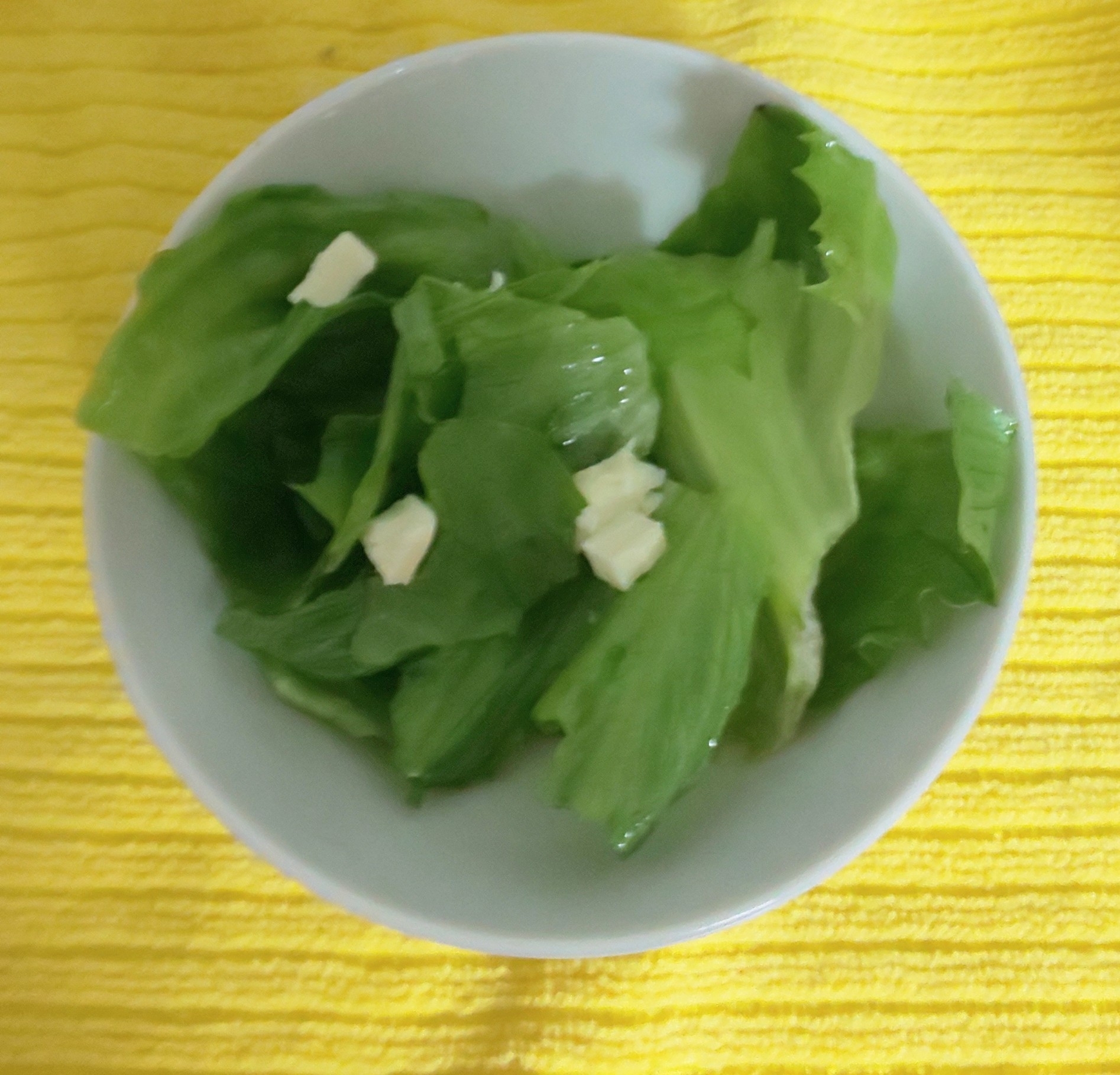レタスとチーズのサラダ