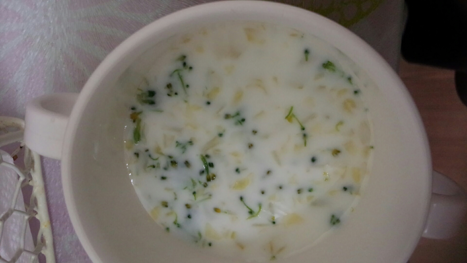 【離乳食後期】キャベツとブロッコリーのスープ