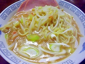 もやしネギ味噌ラーメン