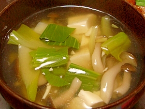 チンゲンサイとキノコの中華スープ