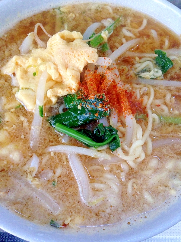 休日のお昼にピッタリ 野菜たっぷりラーメン