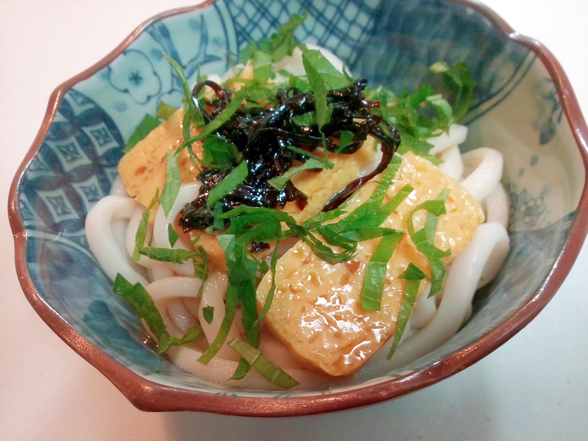 ゆず醬油で　卵焼きと昆布佃煮と大葉の冷やし半饂飩