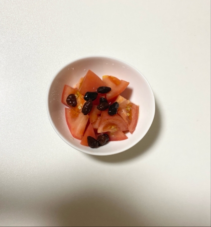 トマトレーズン乗せサラダ