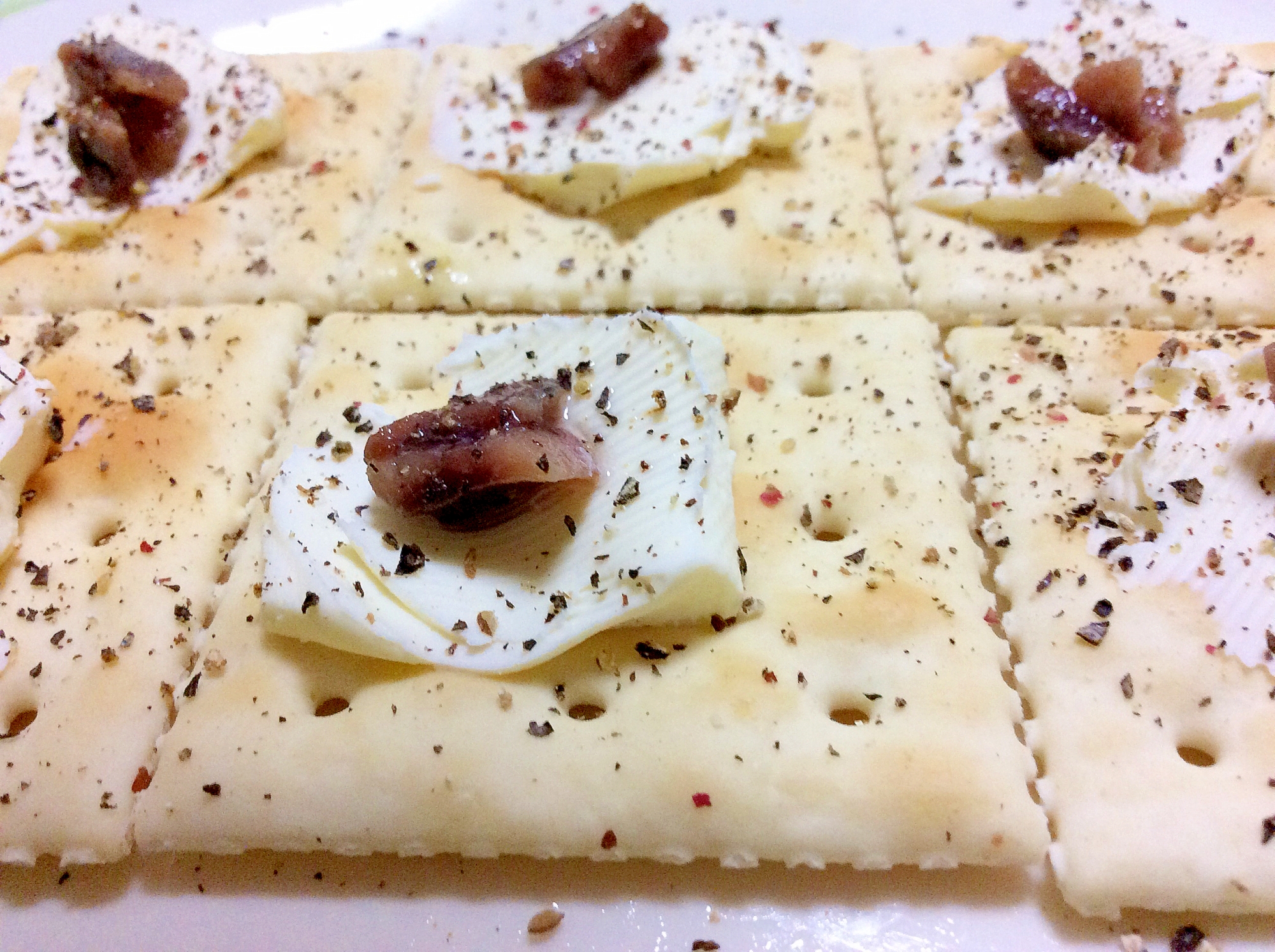 簡単！アンチョビのせクラッカー