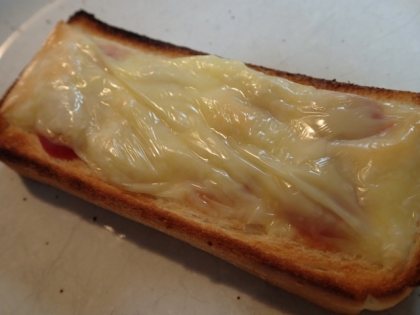 食パンハーフでごめんねっ。チーズもとろけないタイプしかなくって、、、ケチャップが隠れん坊さんしてる＾＾；美味しかったよ♪ごちそうさまぁ❤