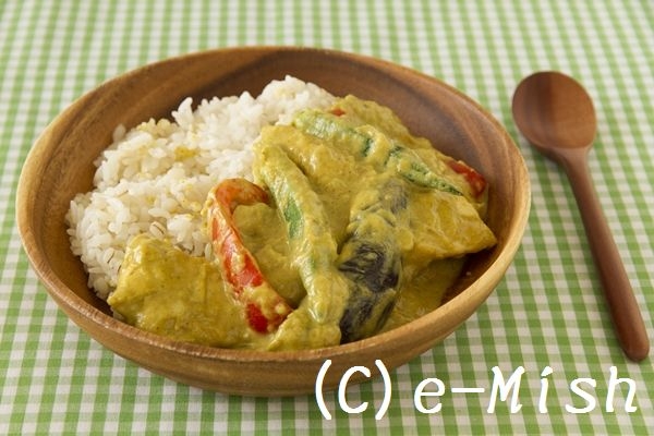 ココナッツオイル 鶏肉と夏野菜のココナッツカレー レシピ 作り方 By 管理栄養士 柴田真希 楽天レシピ