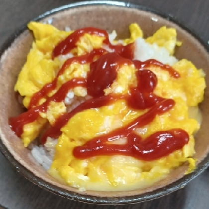 チーズ入り！スクランブルエッグの丼