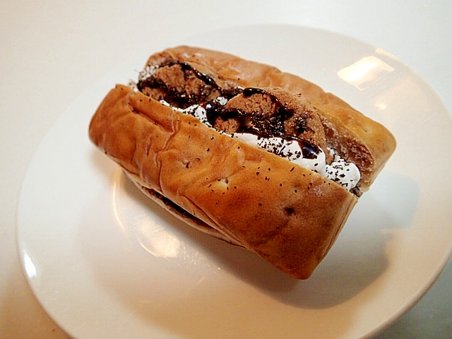 ホイップとチョコチップクッキーのミニチョコパン