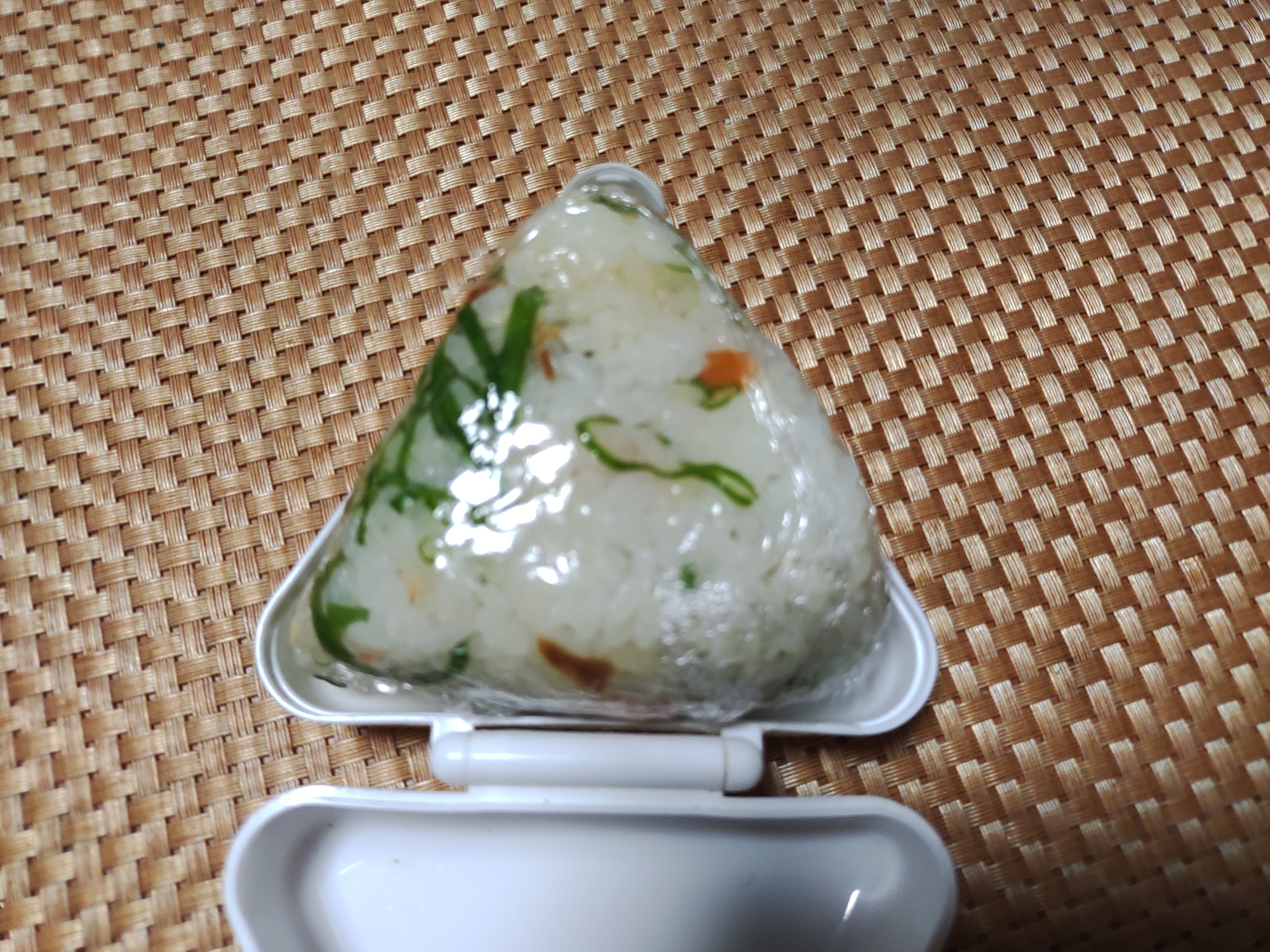 鮭とネギのニンニクおにぎり
