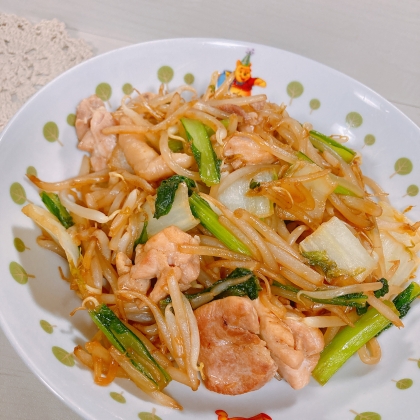 鶏ももと白菜と小松菜ともやしの炒め物