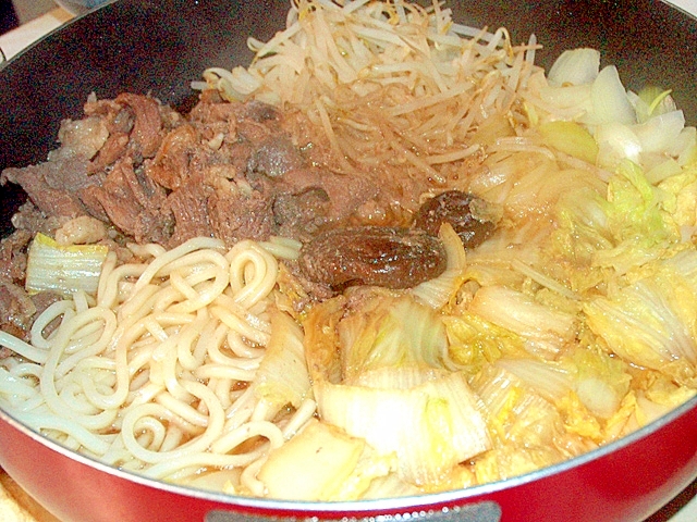 北海道の郷土料理ジンギスカンを鍋に！
