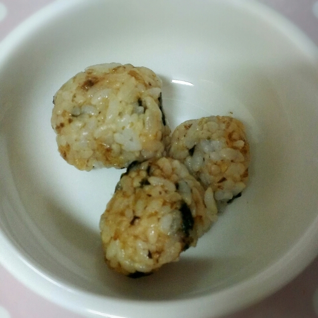 1歳 つかみ食べ おかかおにぎり レシピ 作り方 By ゆいか1221 楽天レシピ 1歳 つかみ食べ おかかおにぎり レシピ 作り方 By ゆいか1221 楽天レシピ