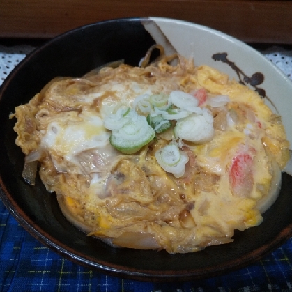 めんつゆで簡単カニかま玉子丼