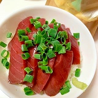 じゃばら風味の酢飯で　まぐろ丼