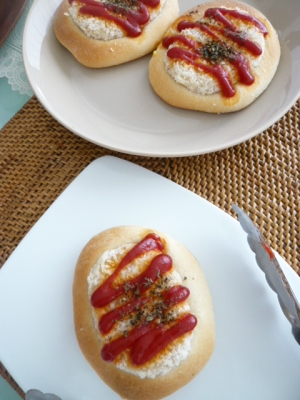 小さめサイズで焼く　コロッケパン