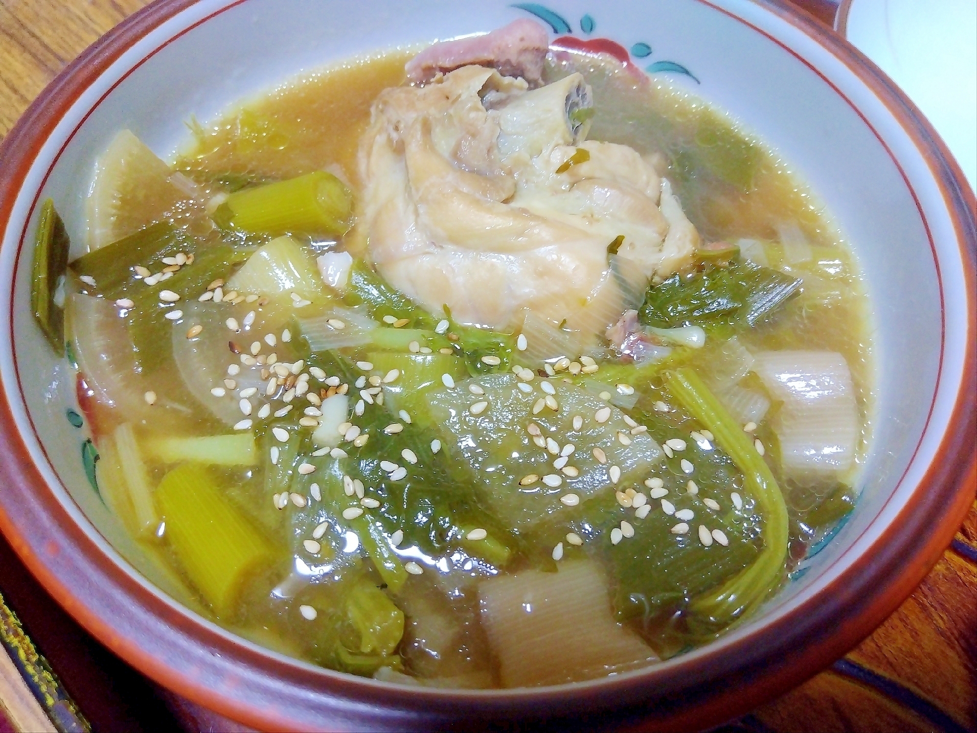 骨付き鶏がら葉ニンニ大根クからし菜スープ