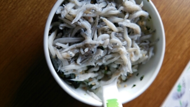 幼児食 朝ごはんに ワカメとしらすのご飯 レシピ 作り方 By 4045g 楽天レシピ