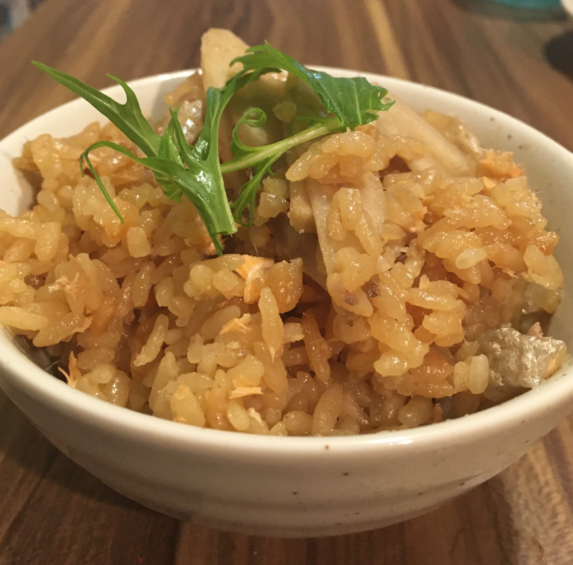 手間いらずで美味しい！鮭とごぼうの炊き込みごはん！