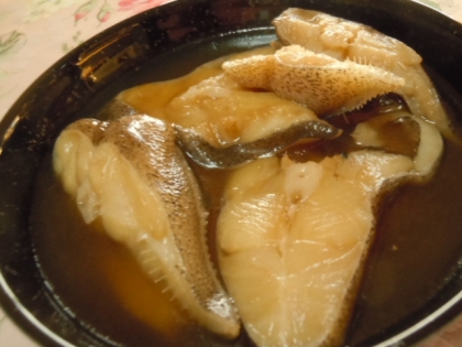 |*･ω･)ﾉ こんばんわぁ☆
かすぺ無いのでカレイで＾＾；
甘辛い味でむちゃ美味しい❤煮汁飲んで良い？←子供Ｗ笑❤和む味わい堪能うまうまよ～❤いつも有難う❤