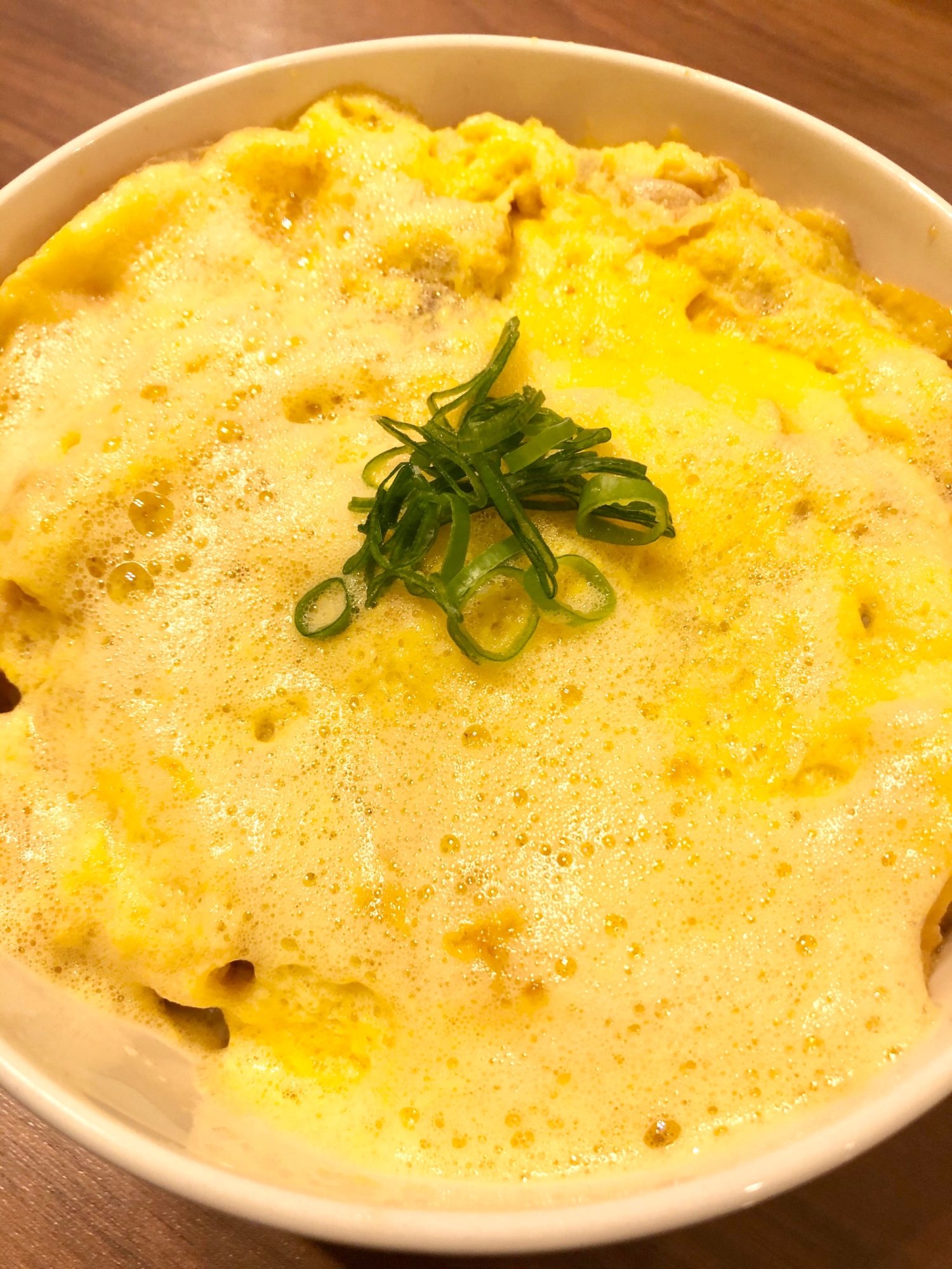 いつもと同じ材料で！ふわしゅわ卵のカツ丼