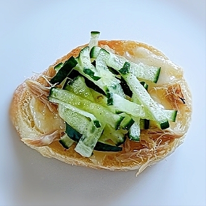 ツナマヨときゅうりのチーズトースト