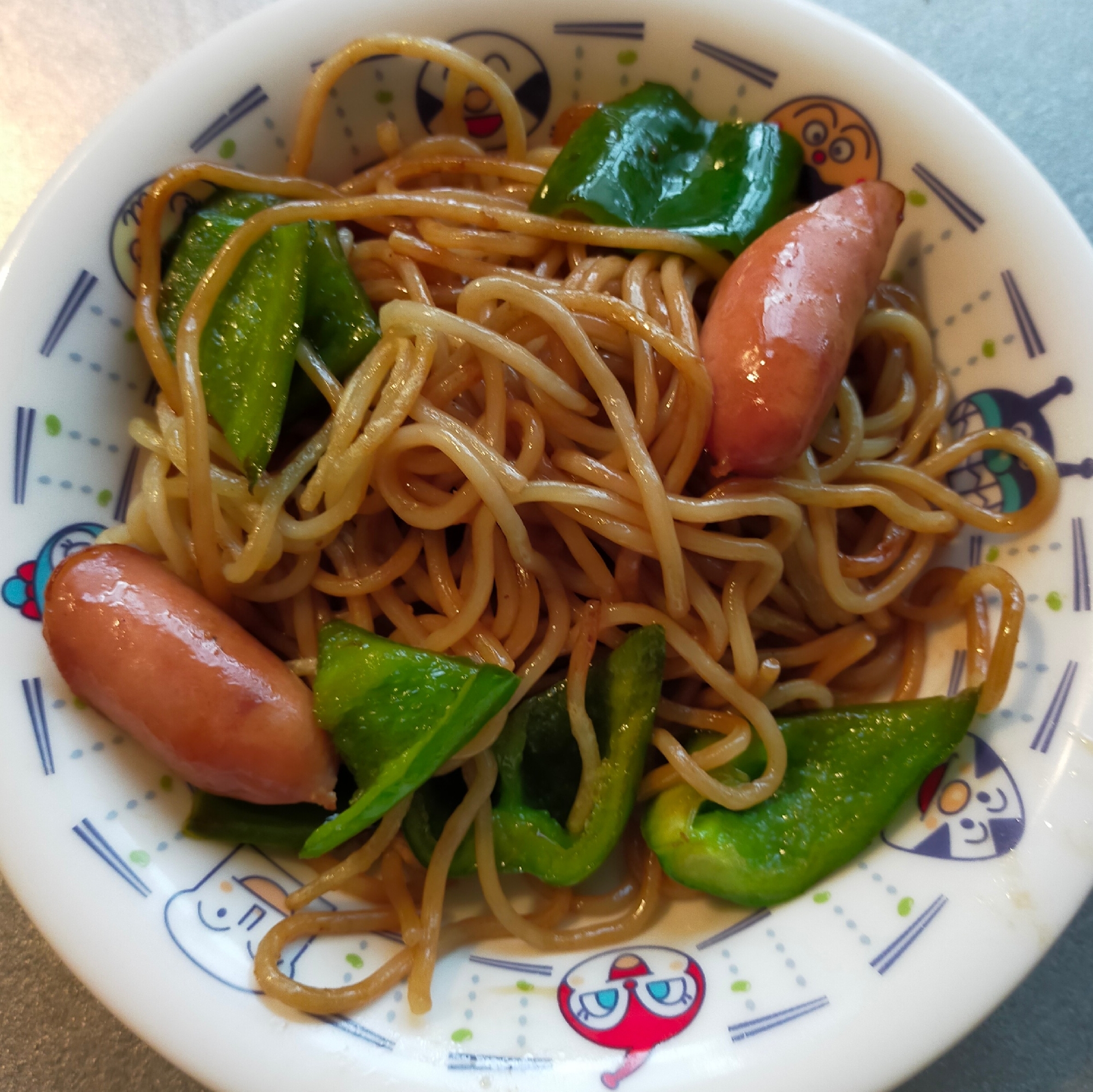 ピーマンとウインナーの焼きそば