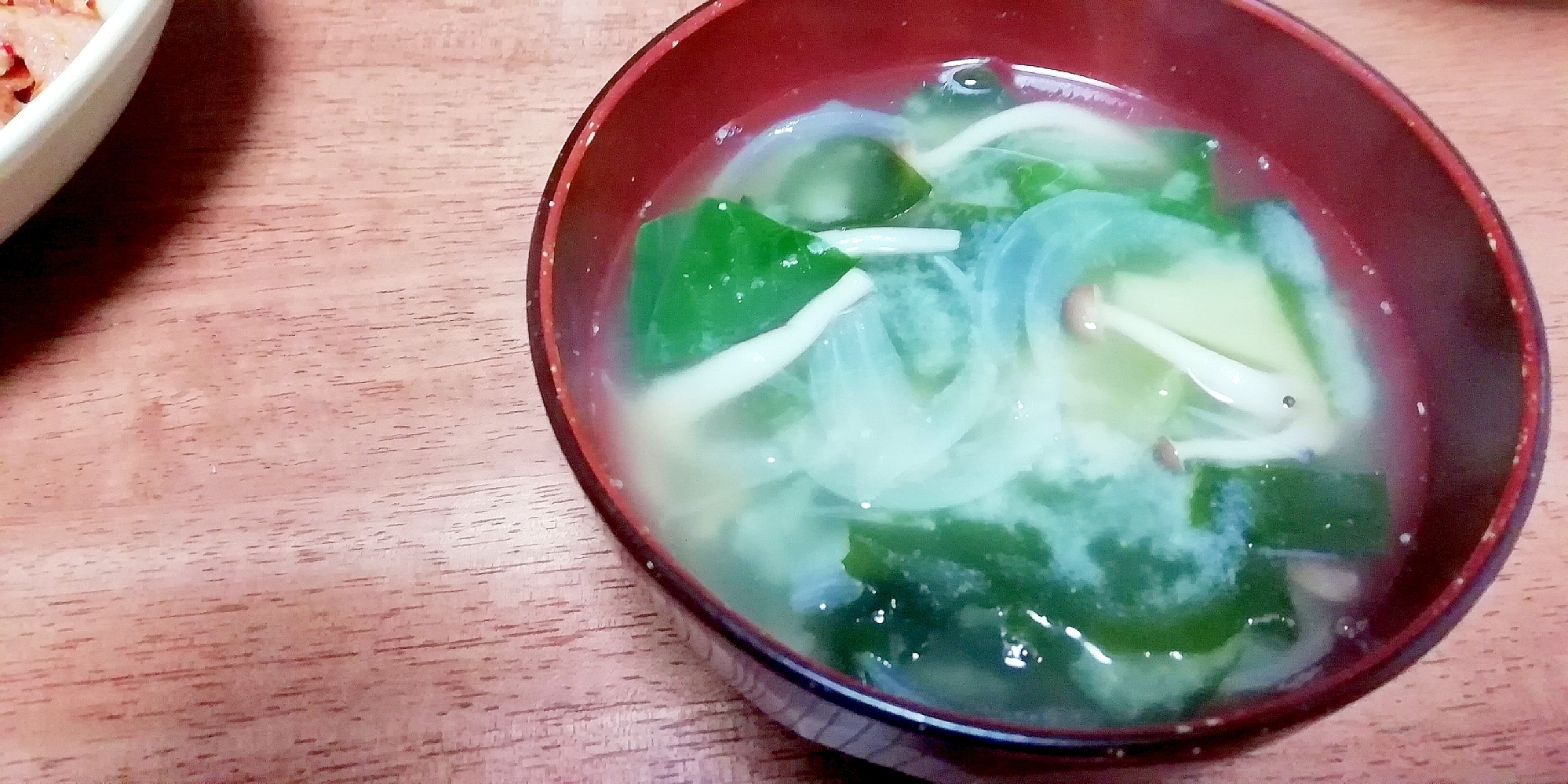 【10分で作れる】小松菜としめじの具だくさんみそ汁