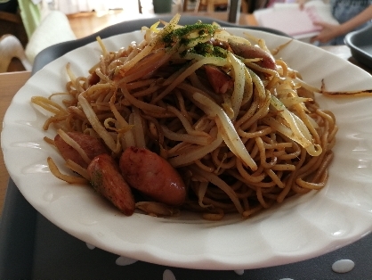 子供とお昼ご飯♪ウインナー焼きそば