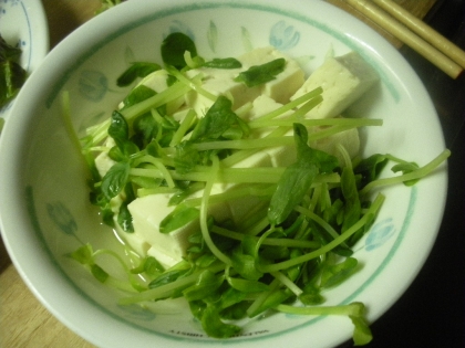 キャベツときゅうりと豆苗と豆腐のマヨ醤油サラダ♪