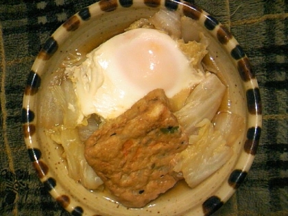 卵も入れてみました。白菜が美味しい季節になりました。あっさりとした味付けで白菜の甘味が引き立ちます。美味しい晩御飯になりました♪