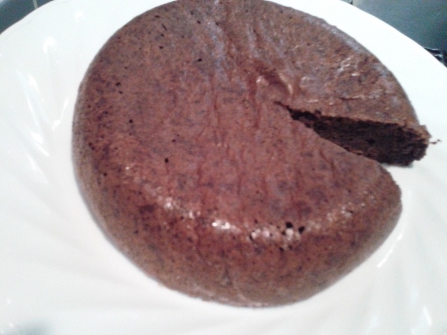 材料2つ 簡単すぎ甘さ控えめ炊飯器でガトーショコラ レシピ 作り方 By きょそ055 楽天レシピ