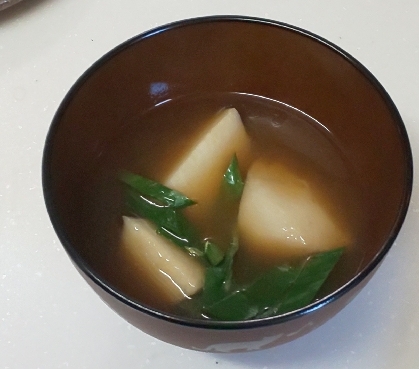 ほうれん草と里芋のお味噌汁