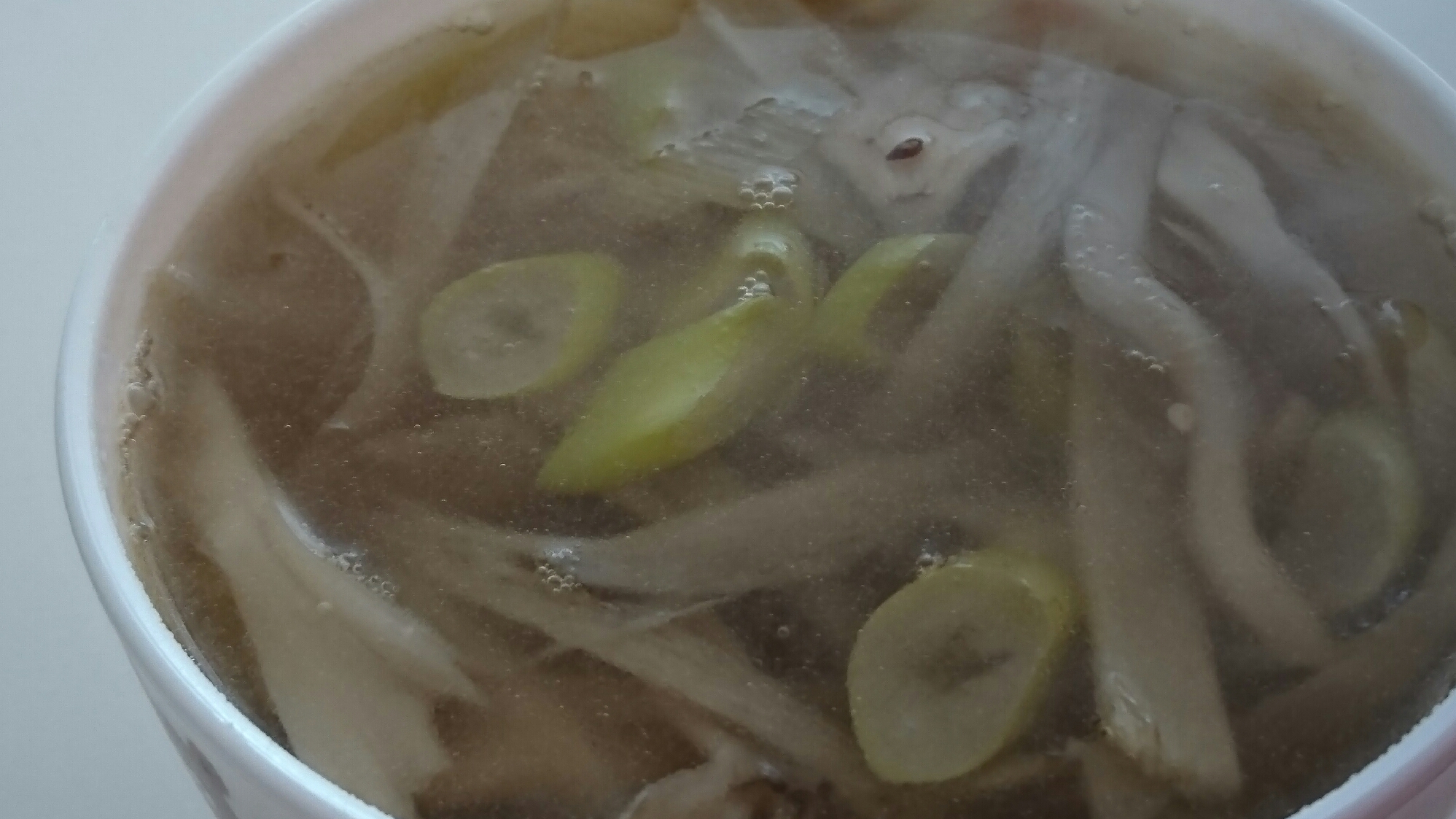 簡単ごぼう舞茸にんにく生姜ごまごま油コンソメスープ